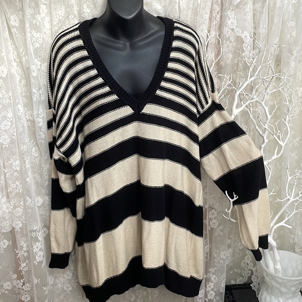 BDG OverSized, 100% Cotton, Stripes, Cream & Black Sweater V-Neck